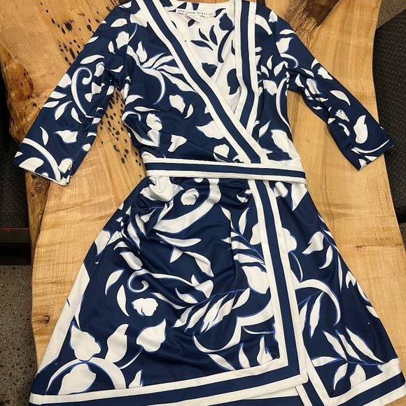 Gretchen Scott Signature Printed Blue and White Sweetheart Bow Dress - Picture 1 of 3